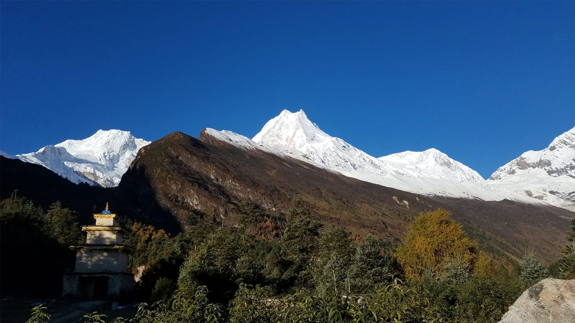 manaslu circuit trek mountains
