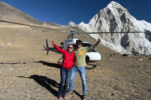 everest-helicopter-tour-completion-photo-helicopter-in-background