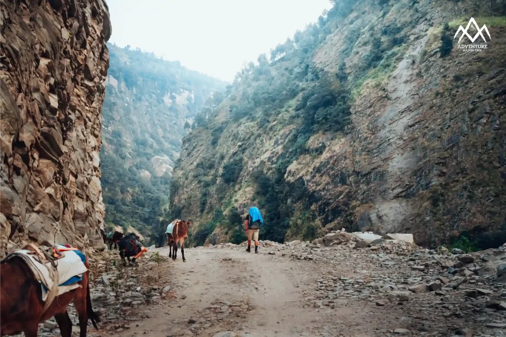 manaslu circuit trek